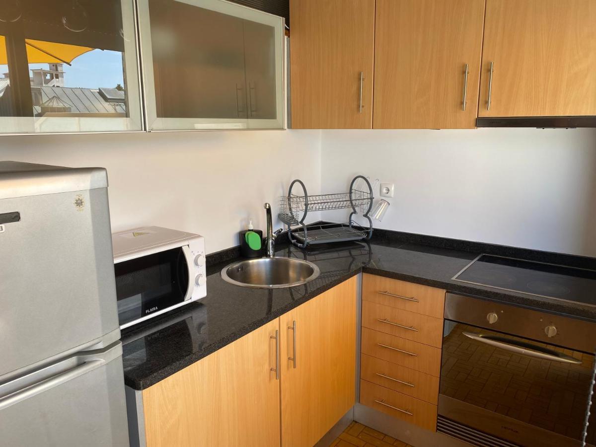 Apartamento Com Patio Na Rua Principal Da Cidade Порто Екстериор снимка